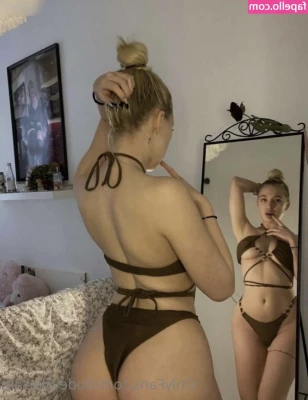 Sara Dodevska [ sara-dodevska ] - She's a ten but she has 30 toes