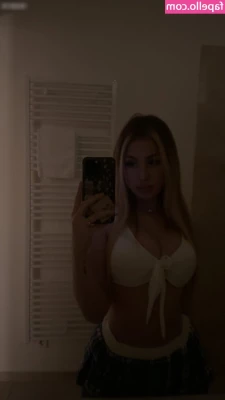 Sara Dodevska [ sara-dodevska ] - Beach bum😋