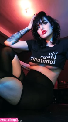 Pokket [ pokket-2 ] - Start sucking those toes  I m not asking  I m telling you to