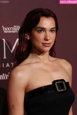 Dua Lipa [ dua-lipa ] - Lingerie and cleavage