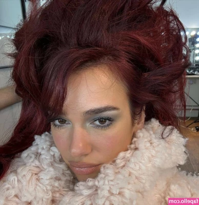 Dua Lipa [ dua-lipa ] - it looks like there s a halo around my ass