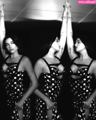 Dua Lipa [ dua-lipa ] - Algumas fotos que tirei dentro do carro num parque   onde varias