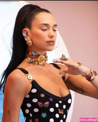 Dua Lipa [ dua-lipa ] - Visiting family and dentists today, bleh... Imma try and keep a