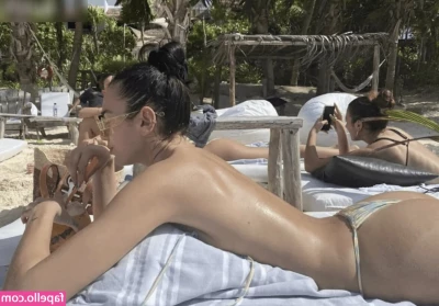 Dua Lipa [ dua-lipa ] - Toe cracking