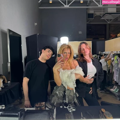 Dua Lipa [ dua-lipa ] - 4 MIN  Had to jerk off before heading to the airport