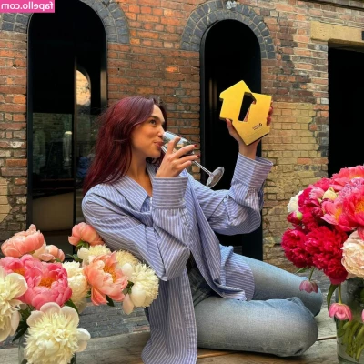 Dua Lipa [ dua-lipa ] - Rise and shine  Start your day on the right foot with a refreshing