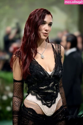 Dua Lipa [ dua-lipa ] - Feeling really good after a relaxing shower so I decided to take