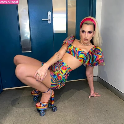 Dua Lipa [ dua-lipa ] - Mientras tomaba una ducha, mi ex llego y se metió a bañar conmigo y