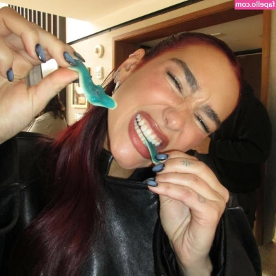 Dua Lipa [ dua-lipa ] - yeeey finally i post a video with my new dog-dildo   i know u guys