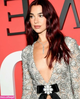Dua Lipa [ dua-lipa ] - This is what your girl does in between working on projects 😂😂
