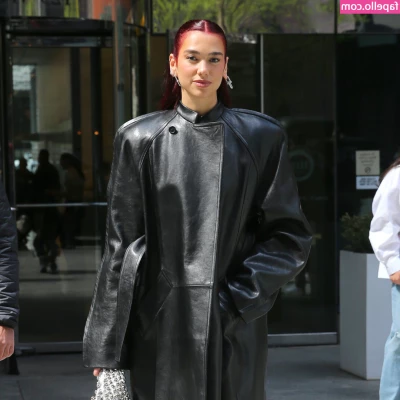 Dua Lipa [ dua-lipa ] - Buns out    In a sense hehe  way to warm out right now