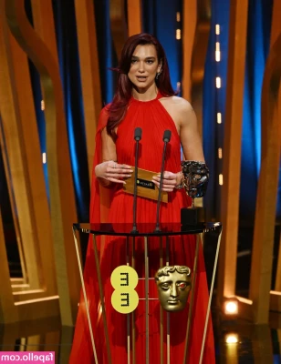 Dua Lipa [ dua-lipa ] - Front? Back? Why not both?