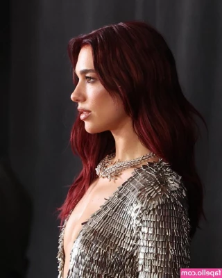 Dua Lipa [ dua-lipa ] - Hüt geits ab ga wandere  villäch ohni BH mau gugä   und evtl gits