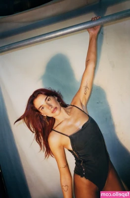 Dua Lipa [ dua-lipa ] - Quien se quiere dar un bañito rico conmigo