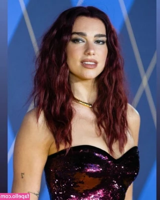 Dua Lipa [ dua-lipa ] - Does darling feel like bending over and giving it a kiss today  ๑