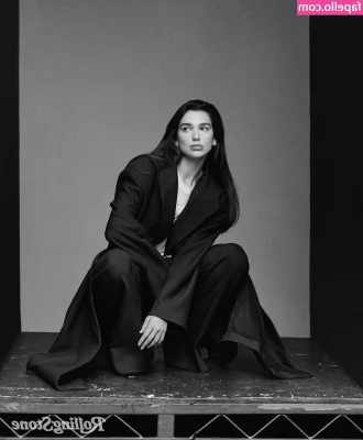 Dua Lipa [ dua-lipa ] - Happy Friday! Let's get the day off to a good start and let me help