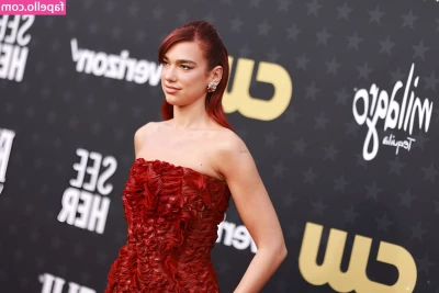 Dua Lipa [ dua-lipa ] - Live Stream vom 30 5 22 duschen part 1