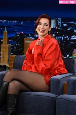 Dua Lipa [ dua-lipa ] - Imagine if one of you was above . What a nice view, I know. 👀