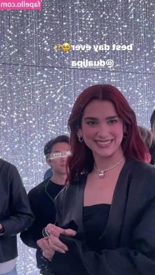 Dua Lipa [ dua-lipa ] - A booty wiggling cum show live recording!!