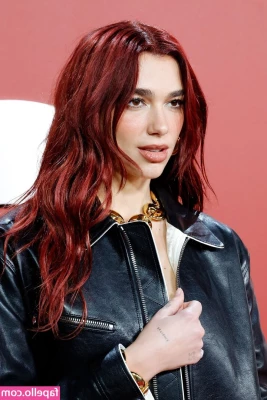 Dua Lipa [ dua-lipa ] - Buongiorno porcelli nuova fetish clip in mini bikini e tacco 20 in