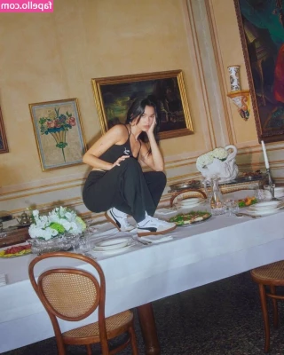 Dua Lipa [ dua-lipa ] - showers get me steamy