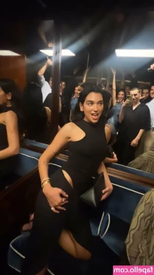 Dua Lipa [ dua-lipa ] - I like to do things in front of the mirror
