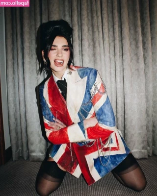Dua Lipa [ dua-lipa ] - Bikini booty