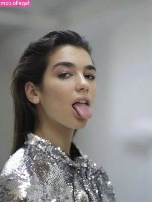 Dua Lipa [ dua-lipa ] - 예에에에전 완전 걸래년이었을때의 영상