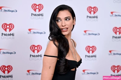 Dua Lipa [ dua-lipa ] - Mira lo que es estar con dos hombres de delicioso ve al DM y