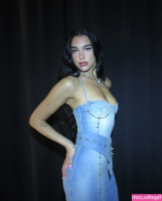 Dua Lipa [ dua-lipa ] - I need a new colour on my nails. What to go with this time?? 🤔
