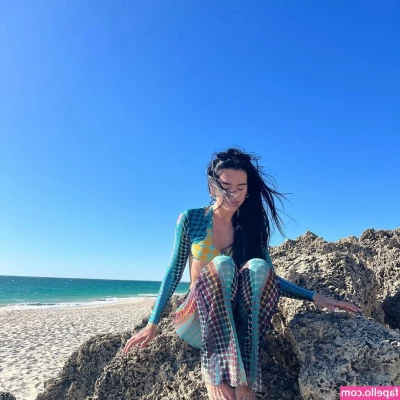 Dua Lipa [ dua-lipa ] - I d clap my cheeks for you all day but the entire office can hear me