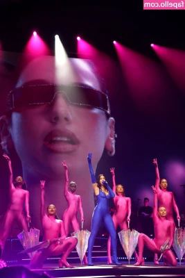 Dua Lipa [ dua-lipa ] - Her yummy fat pussy mmmmm
