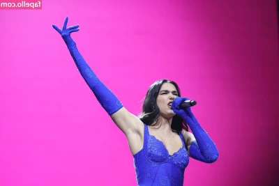 Dua Lipa [ dua-lipa ] - Quick pic before I hop in the shower who wants to join