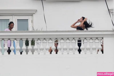 Dua Lipa [ dua-lipa ] - Showing them off