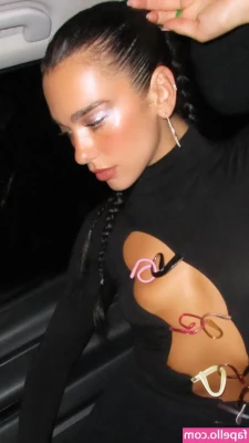 Dua Lipa [ dua-lipa ] - Pedí un servicio a la habitación  me dijeron que como lo deseaba 