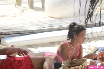 Dua Lipa [ dua-lipa ] - They are very heavy 😏 How much do you think they weigh? 🍒