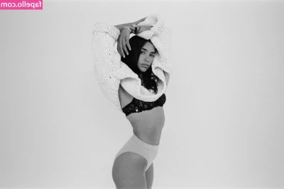 Dua Lipa [ dua-lipa ] - New nipple shinies