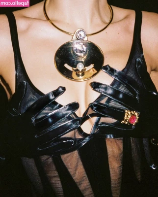 Dua Lipa [ dua-lipa ] - I really hope I can afford a camera this year so we can do some