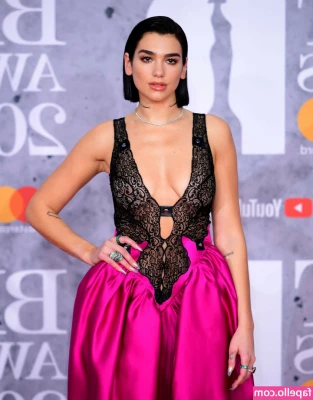 Dua Lipa [ dua-lipa ] - This is the other angle of the finale with Miss Scarlett  Sometimes