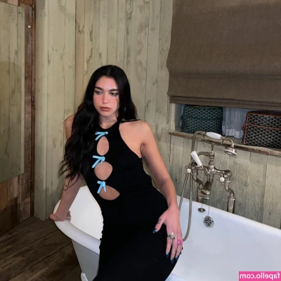 Dua Lipa [ dua-lipa ] - Lil bounces in some leggings