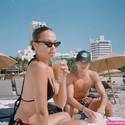 Dua Lipa [ dua-lipa ] - Pussy hair is growing back in. It’s almost a bush again. Thinking