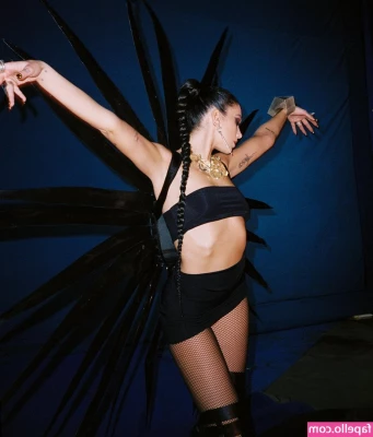 Dua Lipa [ dua-lipa ] - sent this unfiltered picture to everyone with renewal on💕 if