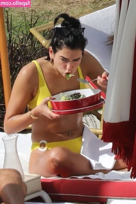 Dua Lipa [ dua-lipa ] - Sneak peek of my new toy  vid coming soon