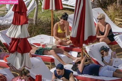 Dua Lipa [ dua-lipa ] - Ready to be back on the beach with my tittes out