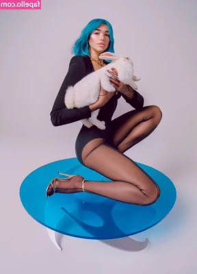 Dua Lipa [ dua-lipa ] - Just loungin