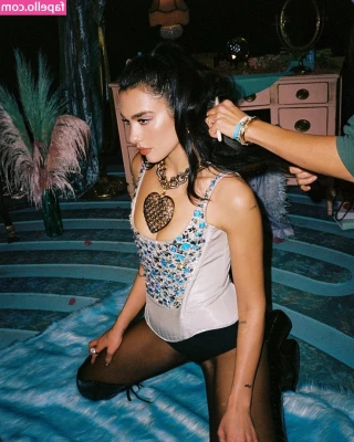 Dua Lipa [ dua-lipa ] - JUST NOW aint she pretty