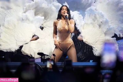 Dua Lipa [ dua-lipa ] - Few more booty pics 🍑