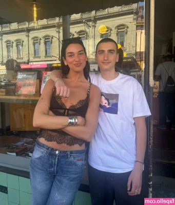 Dua Lipa [ dua-lipa ] - Well my brain keeps telling me to write       Happy Tuesday hell it s