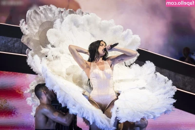 Dua Lipa [ dua-lipa ] - Natural light on all Natural boobs have a kickass day