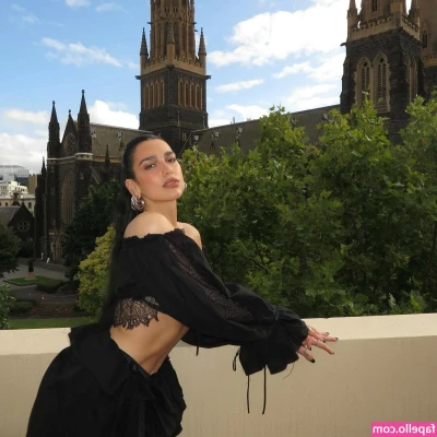 Dua Lipa [ dua-lipa ] - I spend a lot on clothes to look beautiful and classy af with that